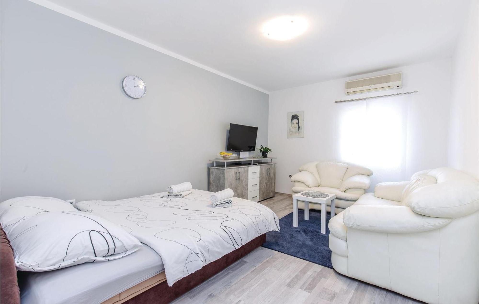 Stunning Apartment In Kostrena With Kitchen Εξωτερικό φωτογραφία