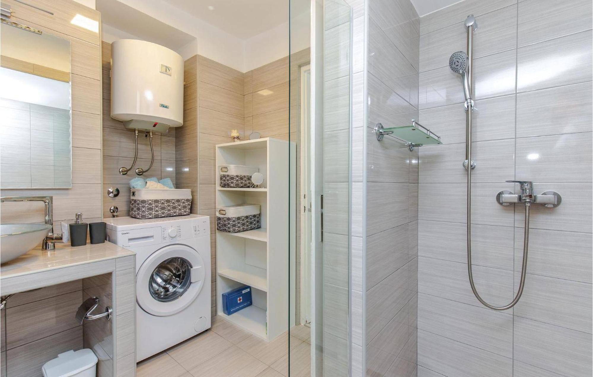 Stunning Apartment In Kostrena With Kitchen Εξωτερικό φωτογραφία